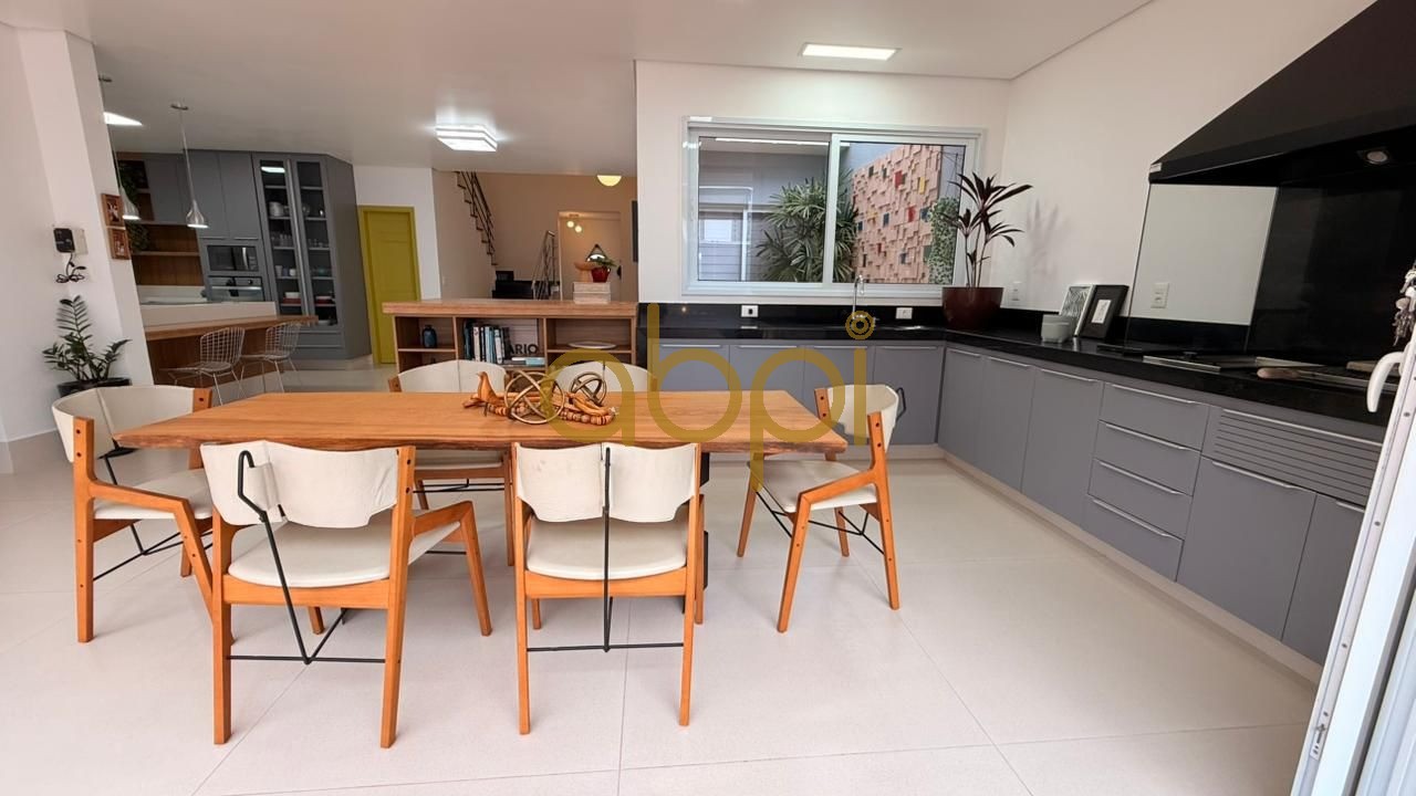Venda de Casa em Condomínio de Luxo em Indaiatuba-SP: 3 Quartos, 3 Suítes, 3 Salas e 4 Vagas de Garagem! Aproveite!