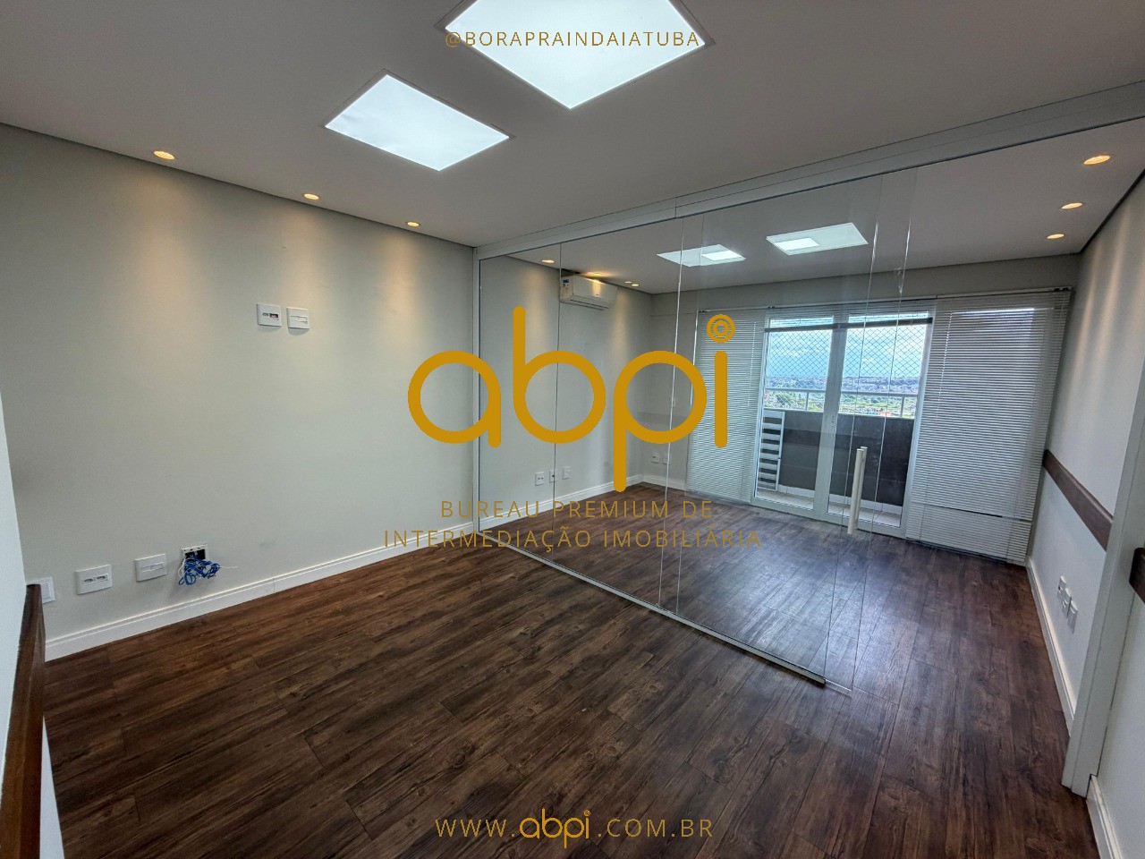 Sala Comercial à Venda em Condomínio Office Premium - Indaiatuba-SP: 3 Salas, 1 Banheiro, 1 Vaga e 40m². Confira!