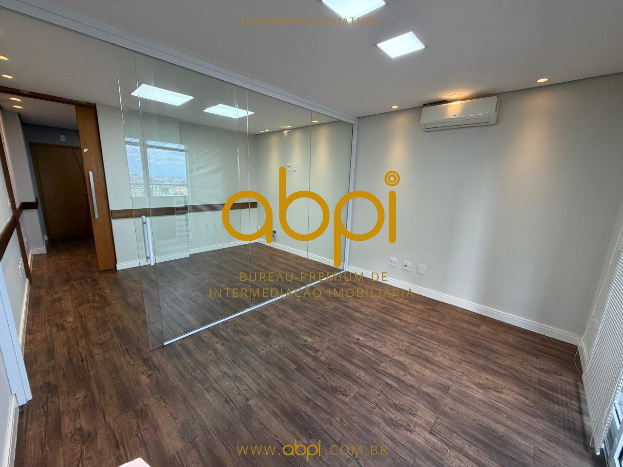 Sala Comercial à Venda em Condomínio Office Premium - Indaiatuba-SP: 3 Salas, 1 Banheiro, 1 Vaga e 40m². Confira!