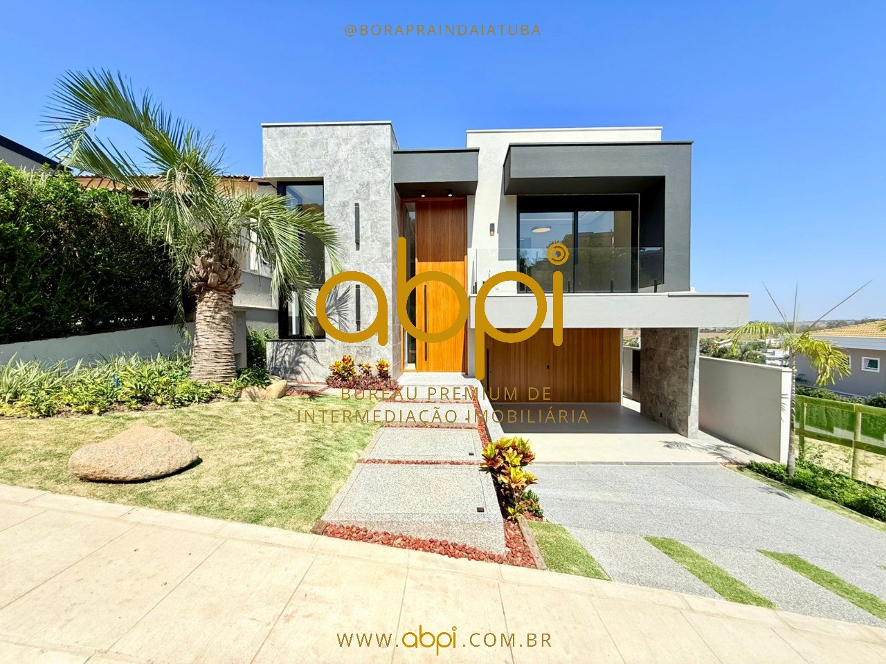 Casa de Luxo em Condomínio no Jardim Vila Paradiso, Indaiatuba-SP: 4 Suítes, 2 Salas, Piscina e Mais!