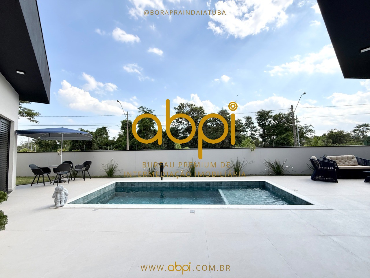 Casa de Luxo em Condomínio à Venda em Indaiatuba-SP  4 quartos, 4 suítes, 2 salas, 5 banheiros, 4 vagas de garagem  293,84 m²