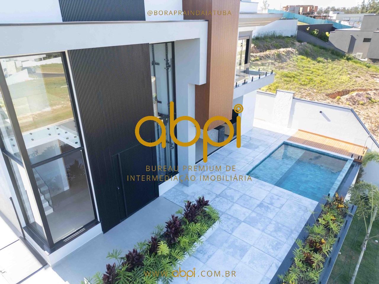 Imperdível casa de luxo à venda em Indaiatuba-SP, Parque Villa dos Pinheiros: 4 quartos, 4 suítes, 2 salas, 4 banheiros, 6 vagas, 451,50 m²!