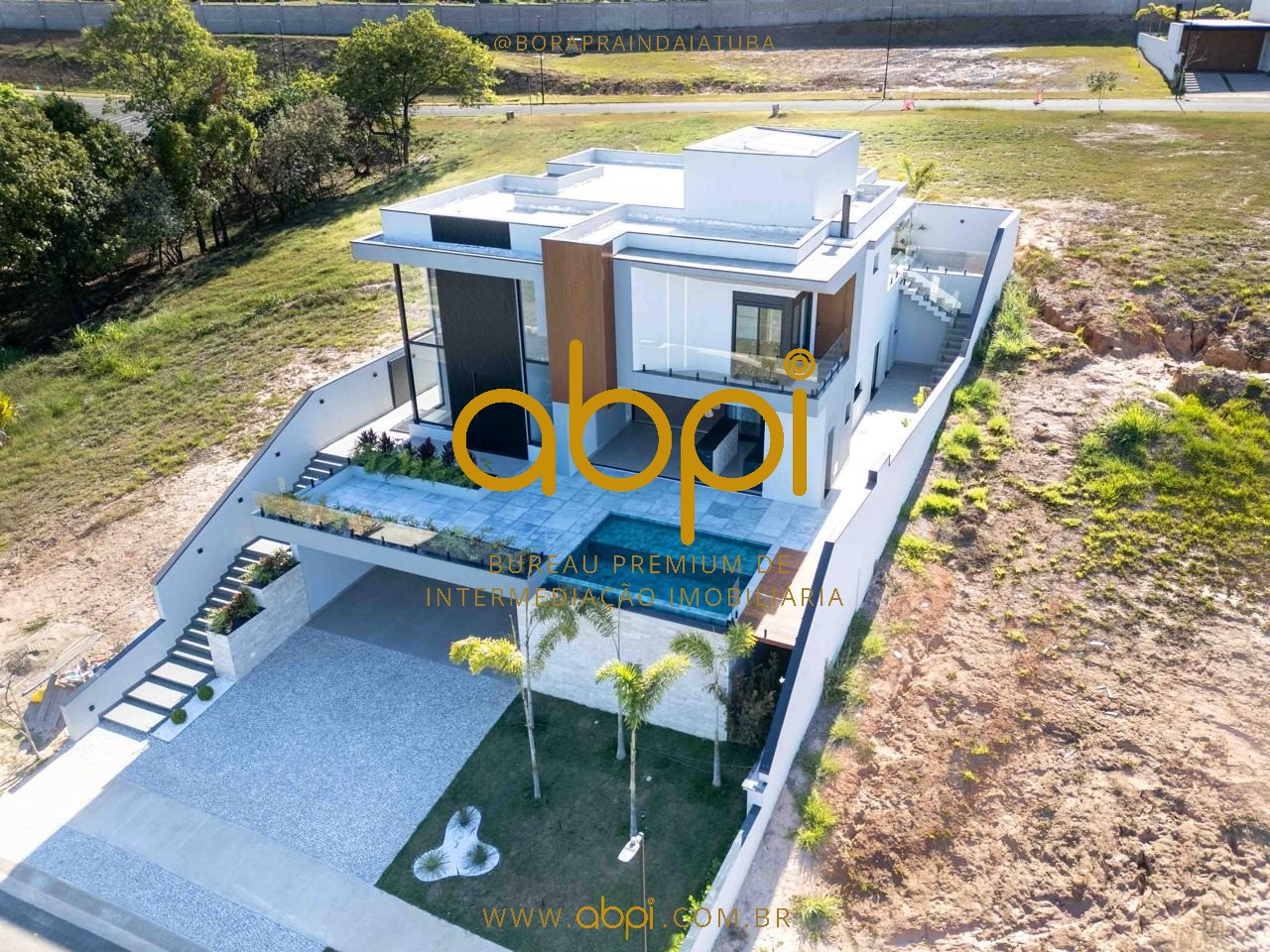 Imperdível casa de luxo à venda em Indaiatuba-SP, Parque Villa dos Pinheiros: 4 quartos, 4 suítes, 2 salas, 4 banheiros, 6 vagas, 451,50 m²!