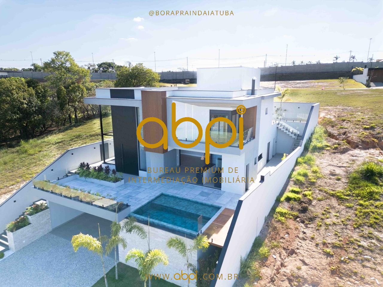 Imperdível casa de luxo à venda em Indaiatuba-SP, Parque Villa dos Pinheiros: 4 quartos, 4 suítes, 2 salas, 4 banheiros, 6 vagas, 451,50 m²!