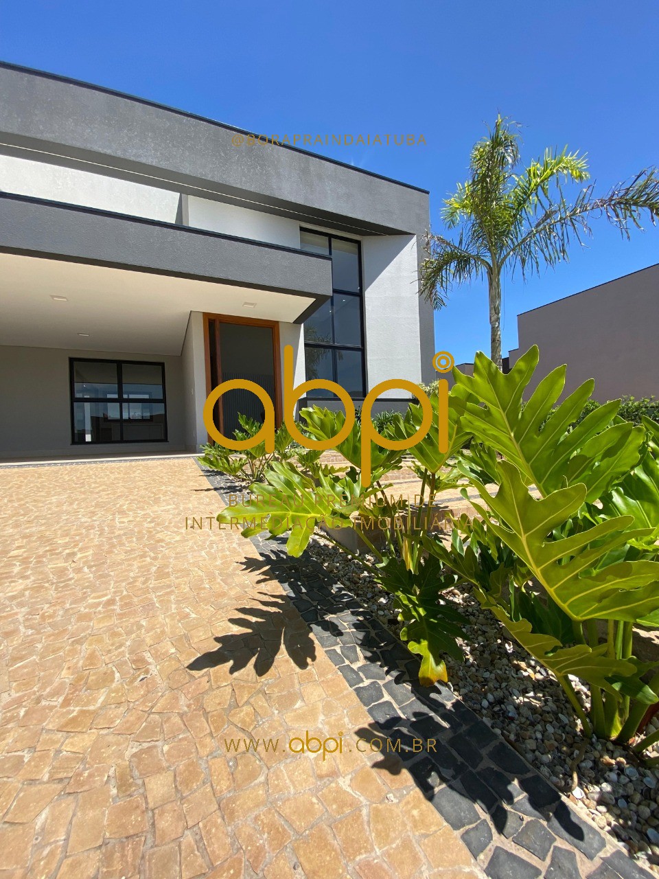 Impecável casa em condomínio no Jardim Residencial Dona Maria Candida, Indaiatuba-SP: 3 quartos, 3 suítes, 2 salas, 4 banheiros, 4 vagas de garagem e 187m².