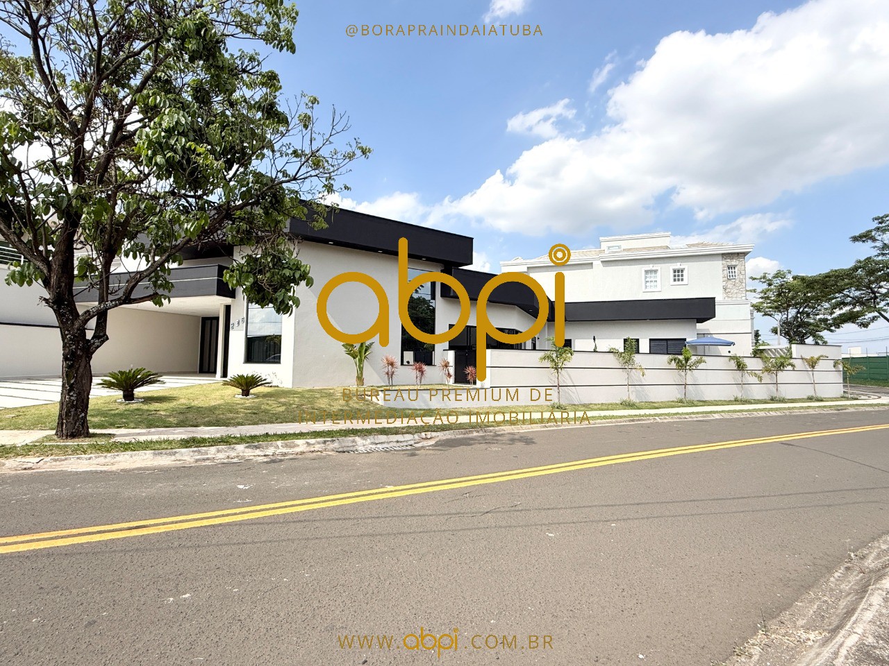 Casa de Luxo em Condomínio à Venda em Indaiatuba-SP  4 quartos, 4 suítes, 2 salas, 5 banheiros, 4 vagas de garagem  293,84 m²