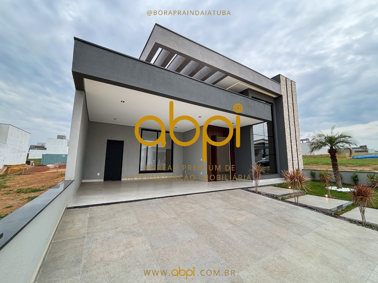 Luxuosa Casa em Condomínio à Venda em Indaiatuba-SP, Jardim Residencial Dona Maria Candida: 3 Quartos, 3 Suítes, 2 Salas, 4 Banheiros, 4 Vagas, 192m².