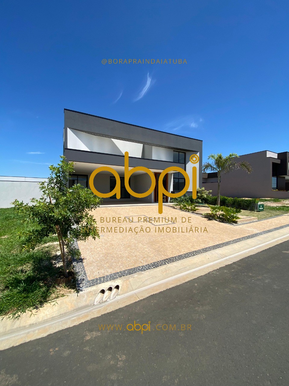 Impecável casa em condomínio no Jardim Residencial Dona Maria Candida, Indaiatuba-SP: 3 quartos, 3 suítes, 2 salas, 4 banheiros, 4 vagas de garagem e 187m².