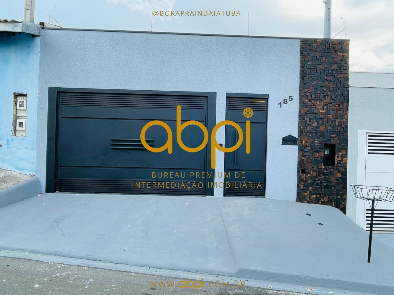 Imperdível casa à venda em Indaiatuba-SP, Jardim União: 2 quartos, 1 suíte, 2 salas, 2 banheiros, 2 vagas de garagem, 138m²!