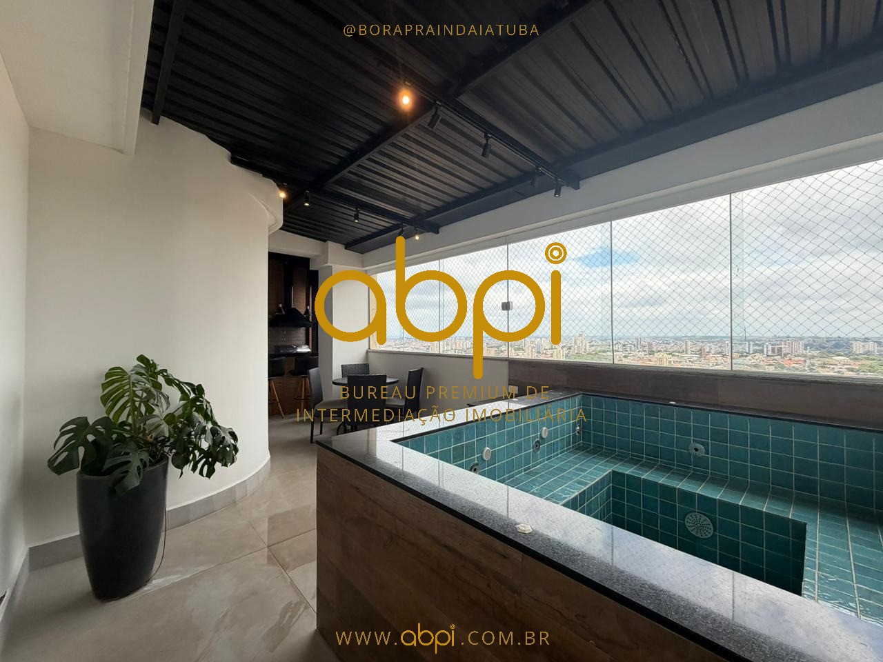 Imóvel de luxo em Indaiatuba-SP: Apartamento de 3 quartos, 2 suítes, 2 salas, 2 banheiros, 3 vagas de garagem e 260m² na Torres da Liberdade.