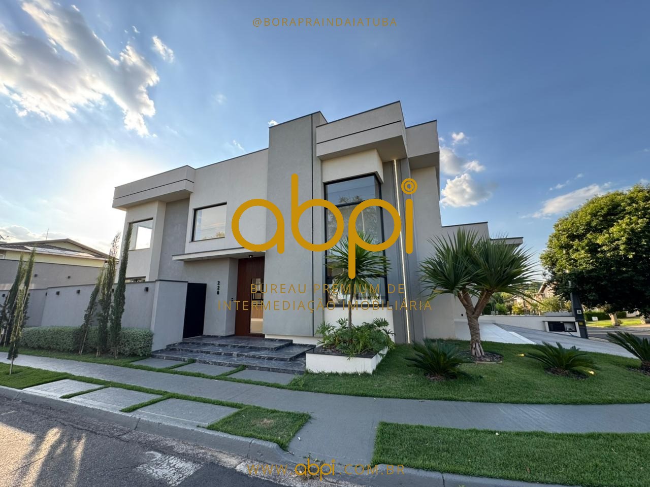 Casa em Condomínio de Luxo em Indaiatuba-SP - 3 Quartos, 3 Suítes, 2 Salas, 4 Banheiros, 4 Vagas - Imperdível!