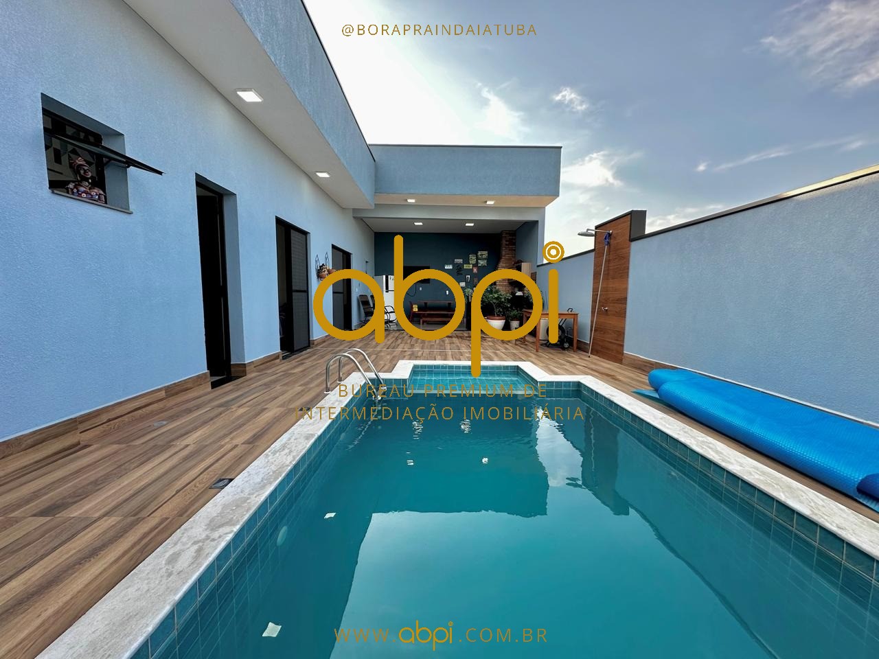 Casa de completa em condomínio exclusivo na cidade de Indaiatuba-SP, com 3 suítes e ampla área de convivência.