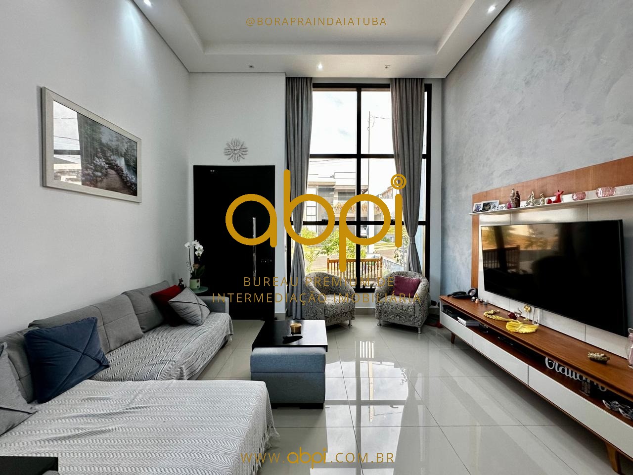 Casa de completa em condomínio exclusivo na cidade de Indaiatuba-SP, com 3 suítes e ampla área de convivência.
