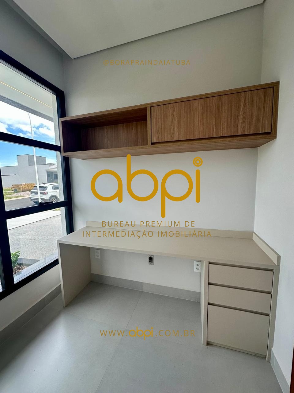 Casa de alto padrão em condomínio no Jardim Residencial Dona Maria Candida, Indaiatuba-SP: 3 quartos, 2 suítes, 2 salas, 2 banheiros, 2 vagas, 195m².