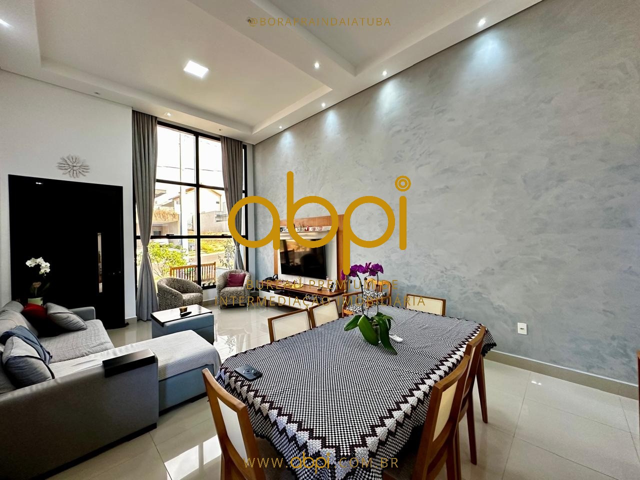 Casa de completa em condomínio exclusivo na cidade de Indaiatuba-SP, com 3 suítes e ampla área de convivência.