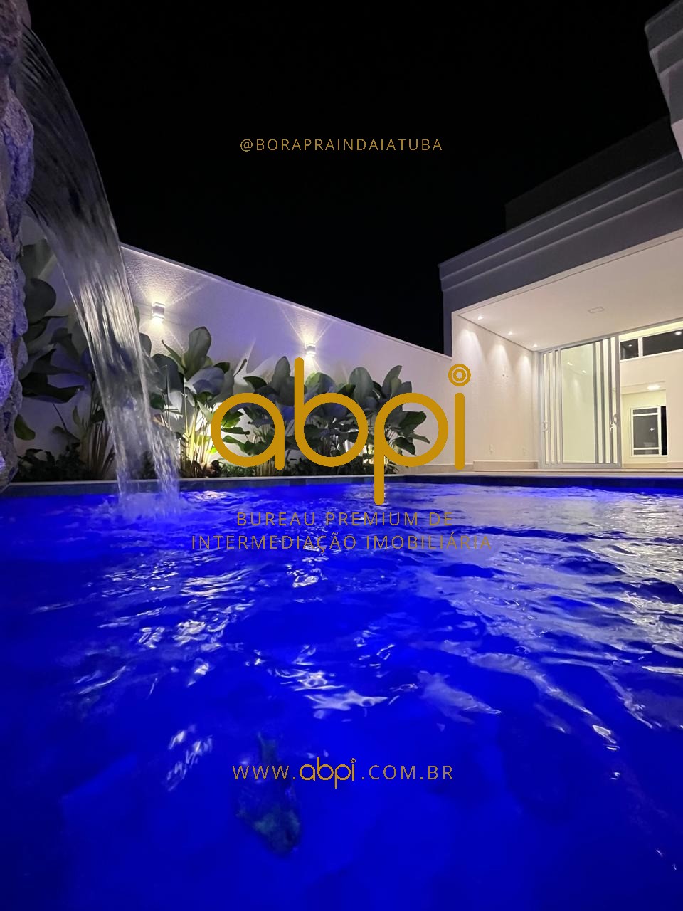 Luxuosa residência em condomínio à venda em Indaiatuba-SP, Jardim Residencial Dona Maria Cândida: 3 quartos, 3 suítes, 2 salas, 4 banheiros, 4 vagas.
