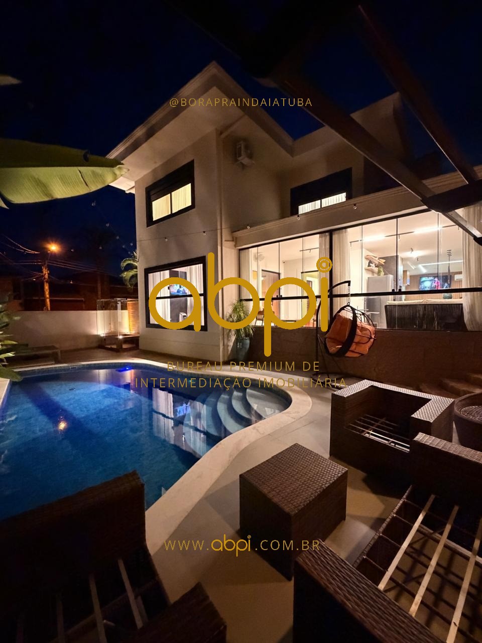 Espetacular Casa em Condomínio na Vila Inglesa, Indaiatuba-SP: 4 Quartos, 2 Suítes, 3 Salas e 400m² de Área.Venha Conferir!