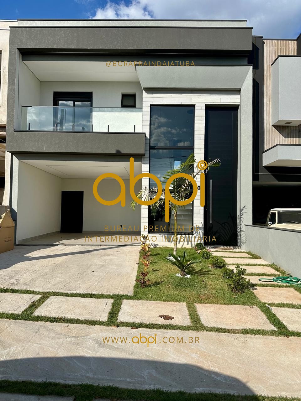 Venda de Casa em Condomínio de Alto Padrão em Indaiatuba-SP - 3 suítes, 2 salas, 3 banheiros, 2 vagas - 250m²!