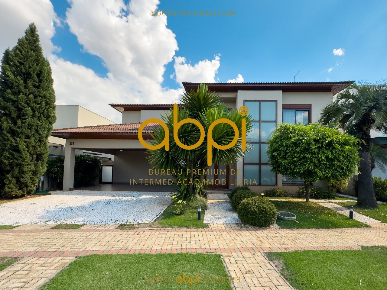 Luxuosa mansão de 5 quartos e 5 suítes no Jardim Maison Du Parc em Indaiatuba-SP, com 3 salas, 5 banheiros, 6 vagas e 500m²!