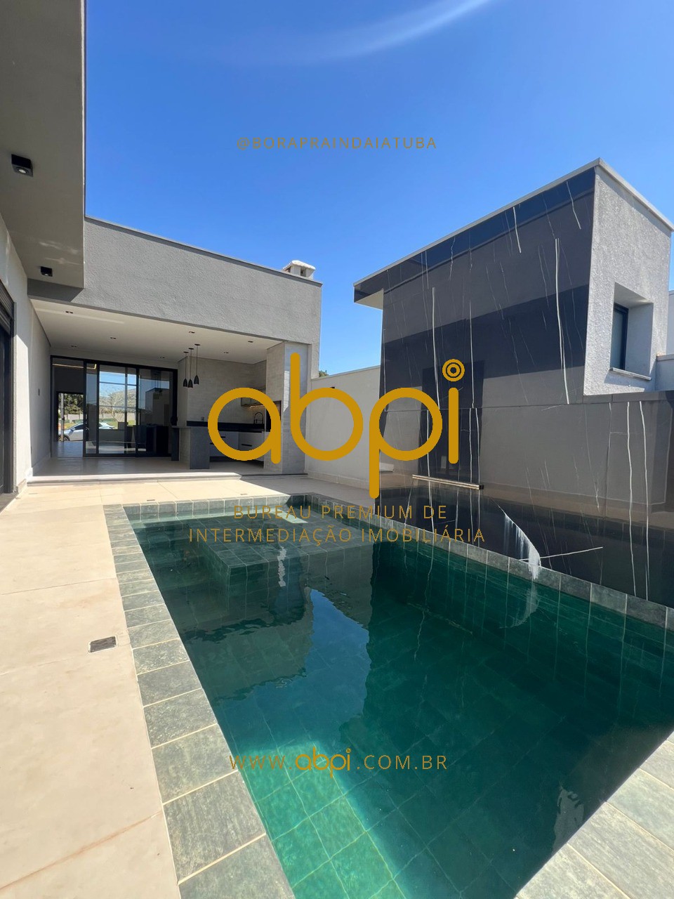 Casa de luxo em condomínio, 3 quartos, 3 suítes, 2 salas, 3 banheiros, 4 vagas de garagem, 225m² - Indaiatuba-SP, Jardim Villa Sapezal.