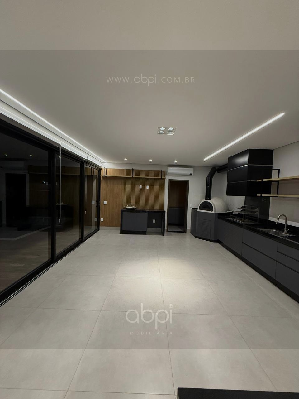 Espetacular Casa de Luxo ampla à Venda em Indaiatuba-SP - Condomínio Jardim Maria José - 4 Quartos, 4 Suítes, 6 Vagas - Imperdível! Única! ABPI