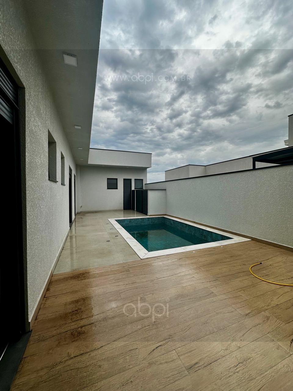 Oportunidade! Impecável casa elegante de 3 suítes cheia de armários piscina no condomínio Jardim Piemonte em Indaiatuba-SP! Agende sua visita já! ABPI