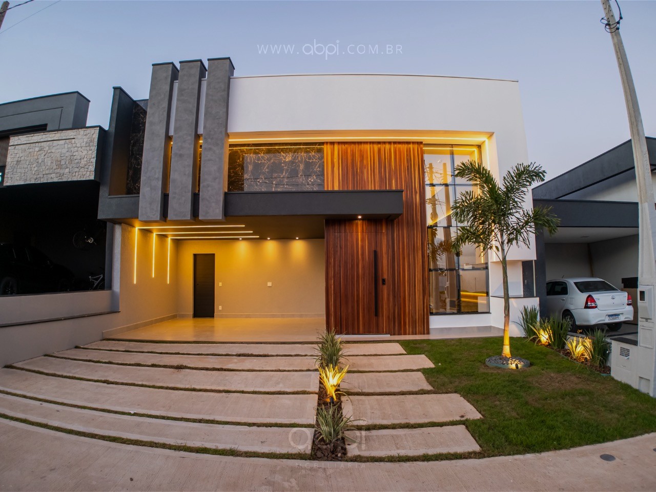 Imperdível! Casa de alto padrão em condomínio no Residencial Evidências, Indaiatuba-SP. 3 suítes, churrasqueira, piscina. Venha conferir! ABPI