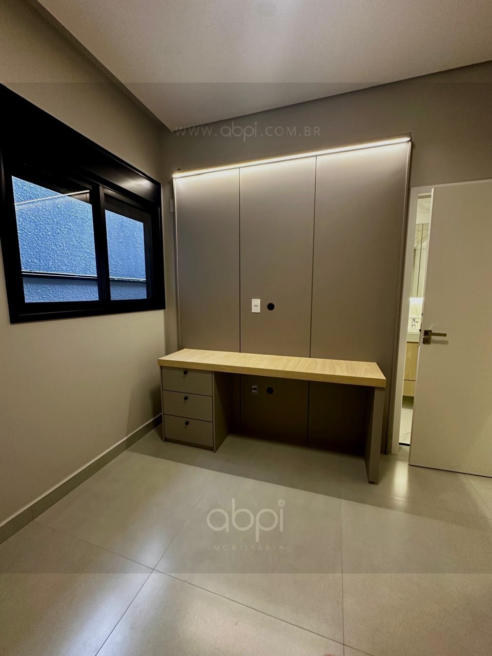 Casa de Alto Padrão no Park Gran Reserve Indaiatuba-SP: 3 suítes, 4 vagas, piscina e vista para a mata! Casa super bem iluminada! Venha conferir! ABPI