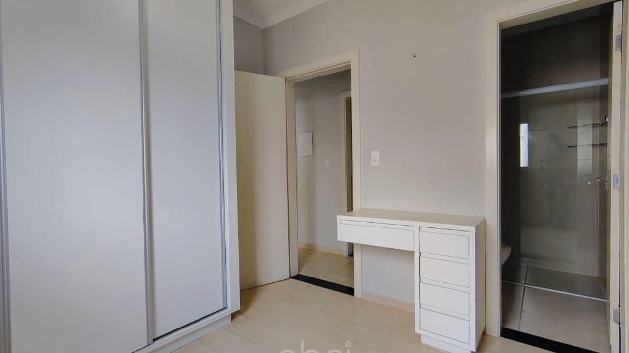 Casa ampla e bem iluminada a venda em Condomínio Park Real - 3 Suítes, 2 Salas, 4 Banheiros - R$ 998.000,00, segurança 24h, lazer e diversão, ABPI