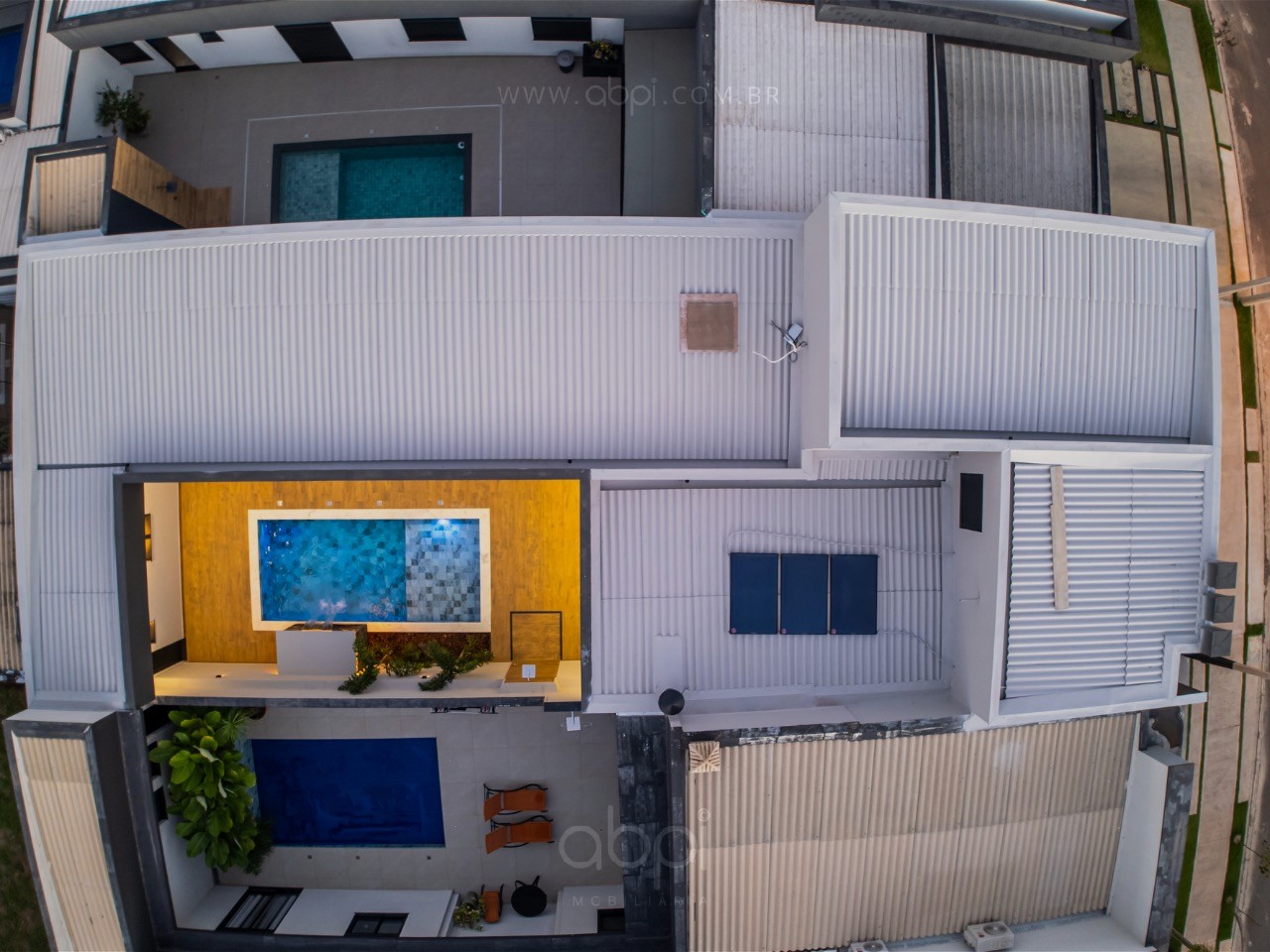 Imperdível! Casa de alto padrão em condomínio no Residencial Evidências, Indaiatuba-SP. 3 suítes, churrasqueira, piscina. Venha conferir! ABPI