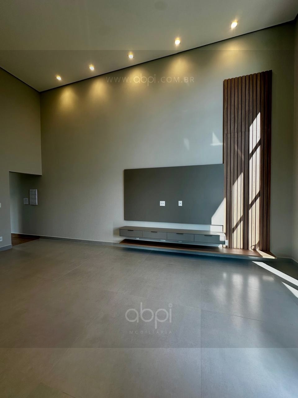 Imperdível! Casa de alto padrão no Condomínio Park Vista Real em Indaiatuba: 3 quartos, 3 suítes, piscina e lazer completo por R$ 1.850.000,00! ABPI