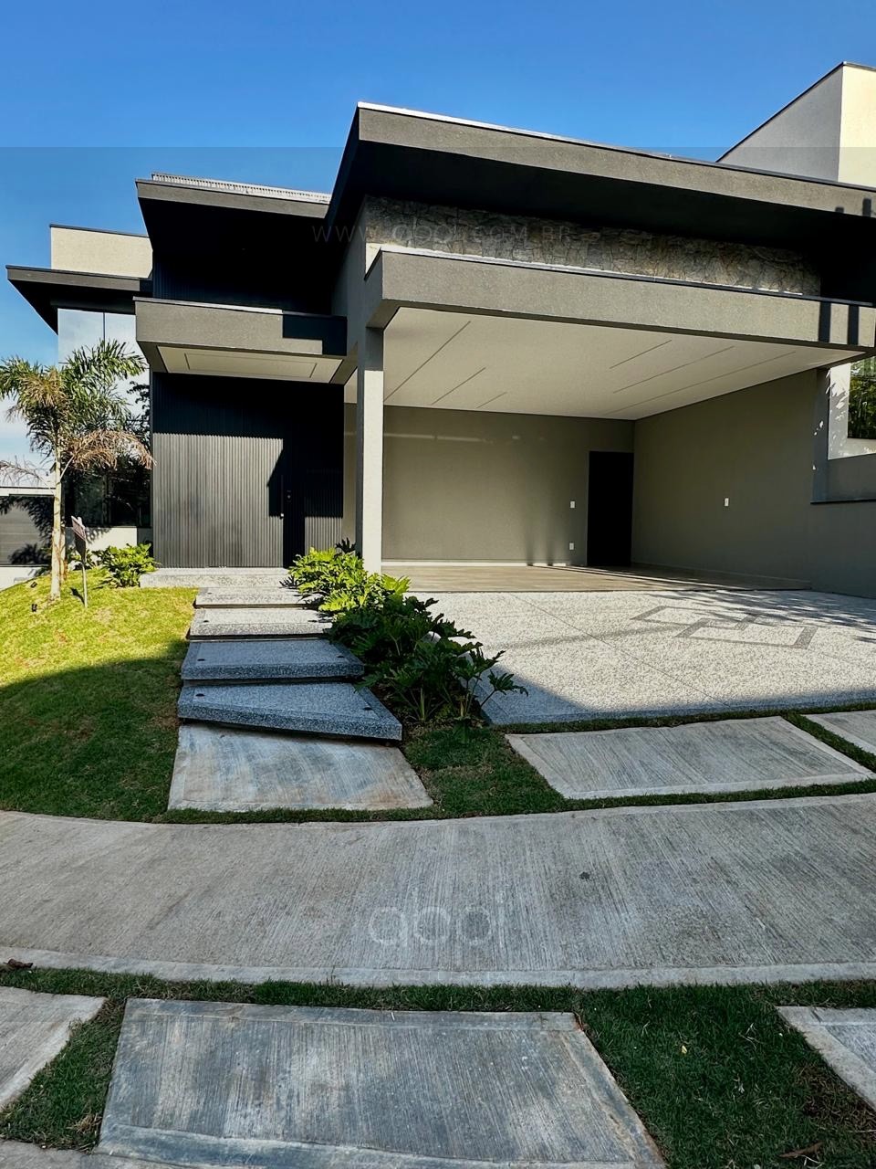Casa de Alto Padrão no Park Gran Reserve Indaiatuba-SP: 3 suítes, 4 vagas, piscina e vista para a mata! Casa super bem iluminada! Venha conferir! ABPI