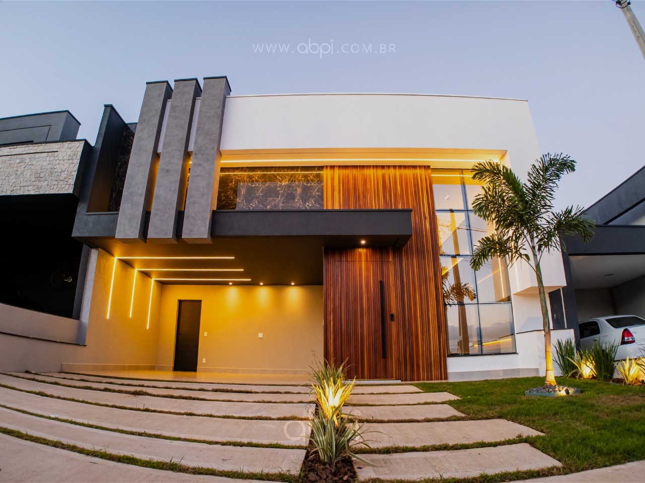 Imperdível! Casa de alto padrão em condomínio no Residencial Evidências, Indaiatuba-SP. 3 suítes, churrasqueira, piscina. Venha conferir! ABPI