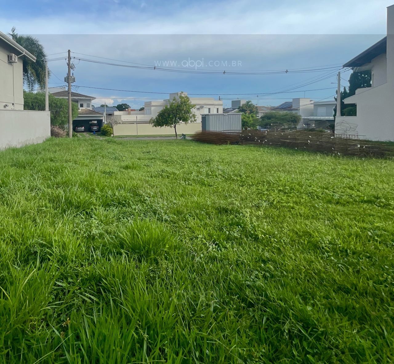 Terreno à venda de 300 m² no Jardim Portal de Itaici, Indaiatuba-SP: oportunidade única por R$ 500.000,00! Condomínio com lazer completo, ABPI