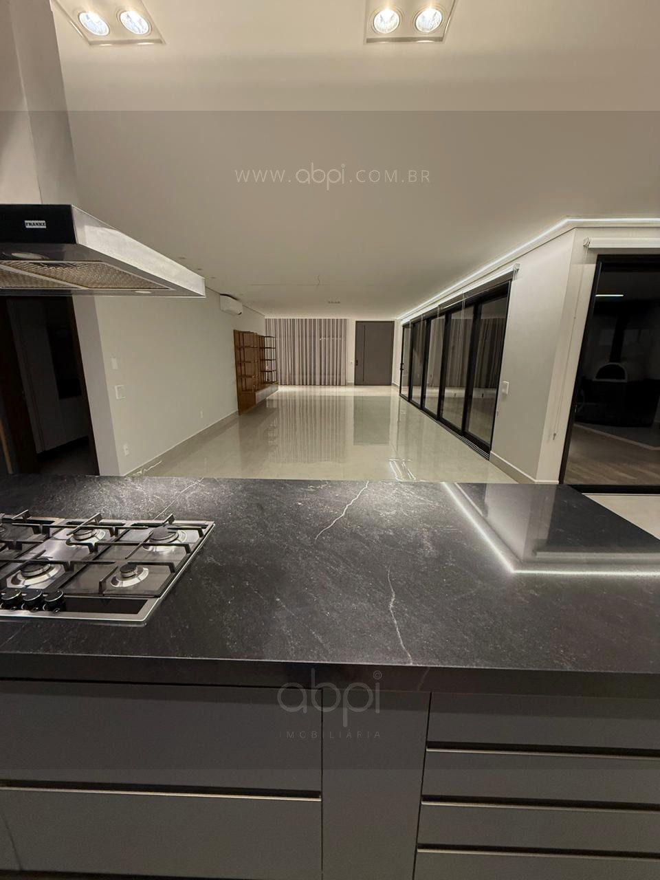 Espetacular Casa de Luxo ampla à Venda em Indaiatuba-SP - Condomínio Jardim Maria José - 4 Quartos, 4 Suítes, 6 Vagas - Imperdível! Única! ABPI