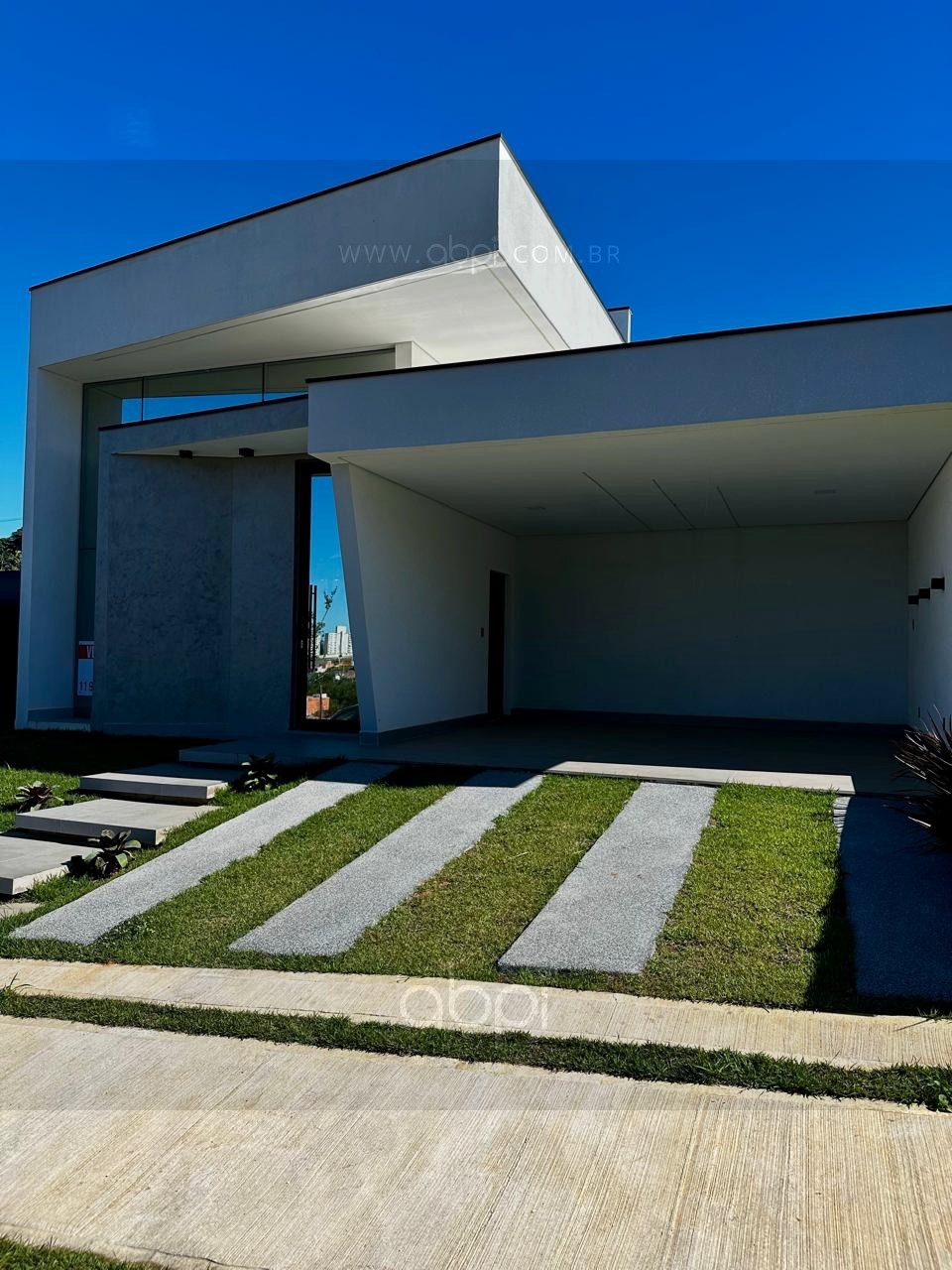 Casa em Condomínio de Luxo em Indaiatuba-SP: 3 Quartos, 2 Suítes, 2 Salas e 4 Vagas de Garagem!