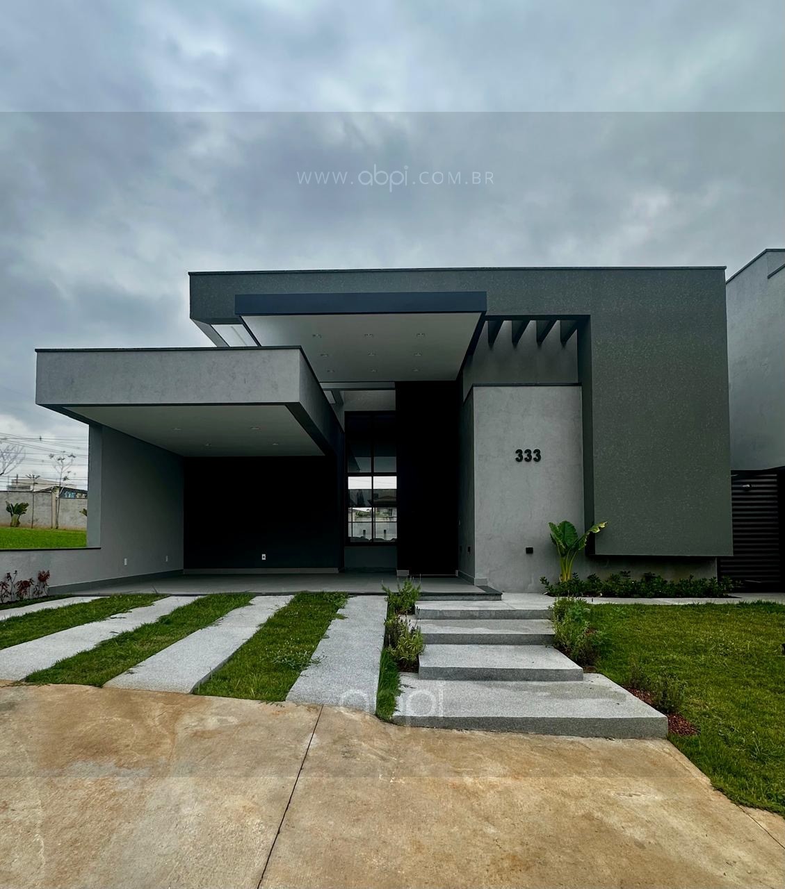 Casa completa de luxo em condomínio: 3 quartos, 3 suítes, piscina e muito mais! Indaiatuba-SP, Jardim Villa Sapezal. 4 vagas. Terreno 360m². ABPI