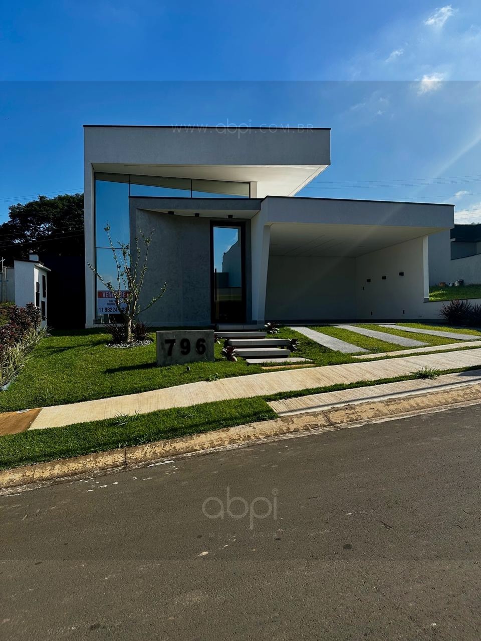 Casa em Condomínio de Luxo em Indaiatuba-SP: 3 Quartos, 2 Suítes, 2 Salas e 4 Vagas de Garagem!
