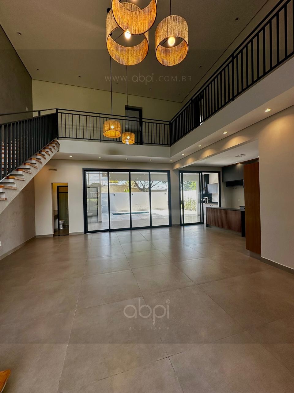 Casa ampla de luxo em condomínio: Residência impecável no Jardim Villa Sapezal, Indaiatuba-SP. 3 suítes, área gourmet e piscina por R$2.700.000! ABPI