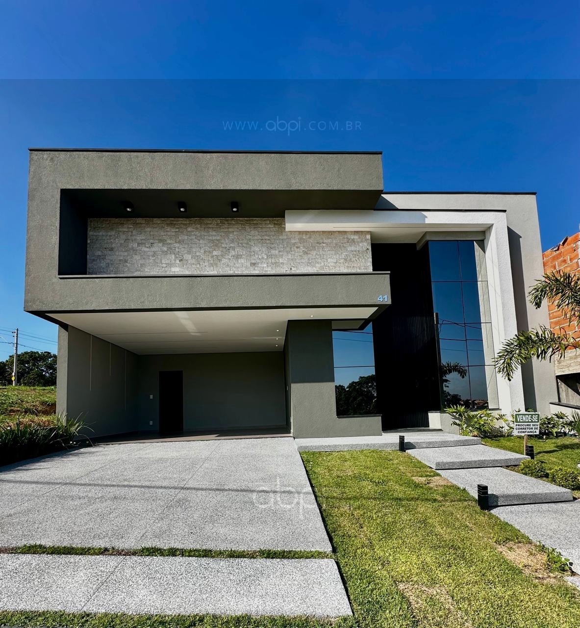 Imperdível! Casa de alto padrão no Condomínio Park Vista Real em Indaiatuba: 3 quartos, 3 suítes, piscina e lazer completo por R$ 1.850.000,00! ABPI