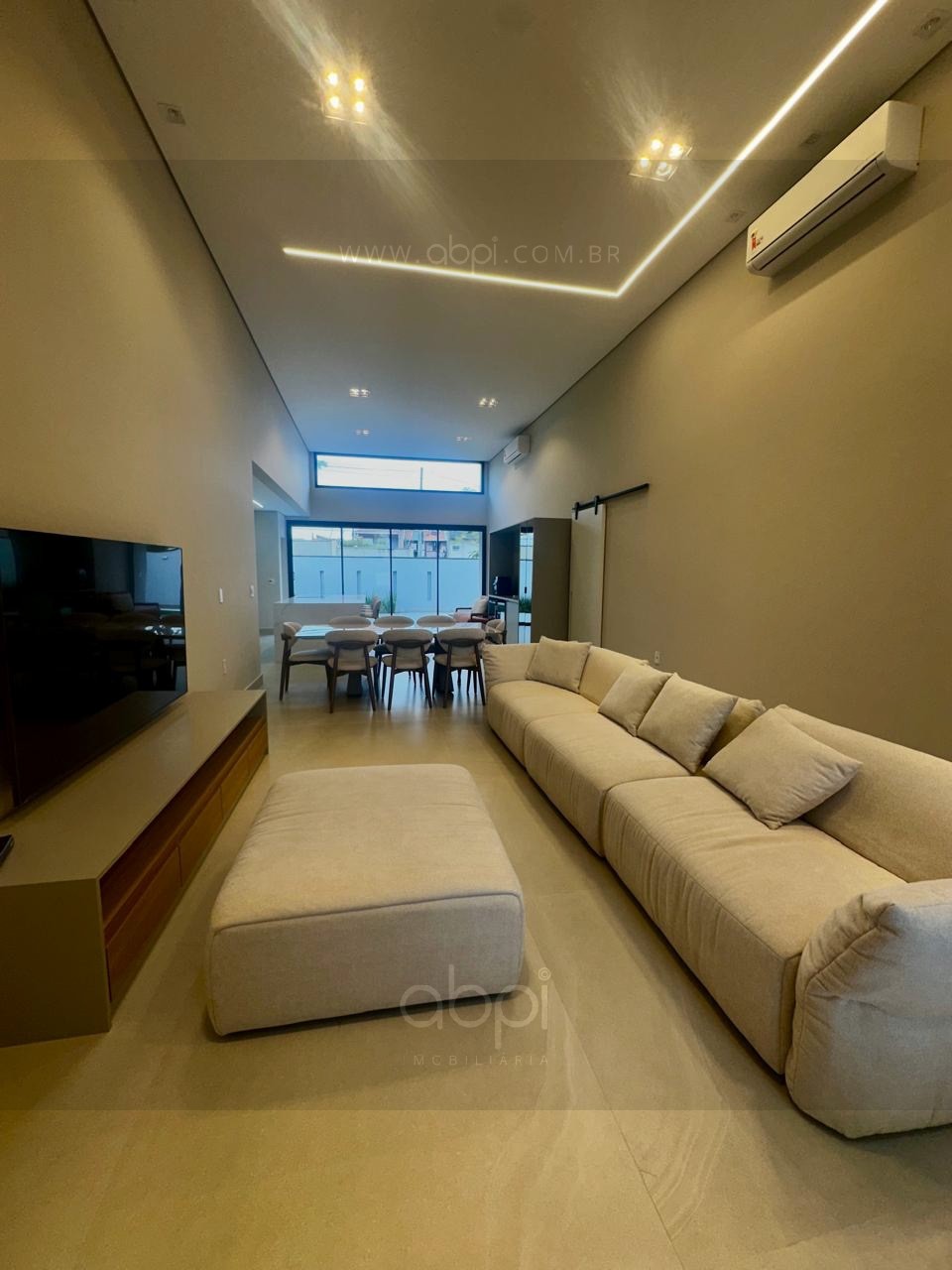 Casa completa de luxo em condomínio: 3 quartos, 3 suítes, piscina e muito mais! Indaiatuba-SP, Jardim Villa Sapezal. 4 vagas. Terreno 360m². ABPI