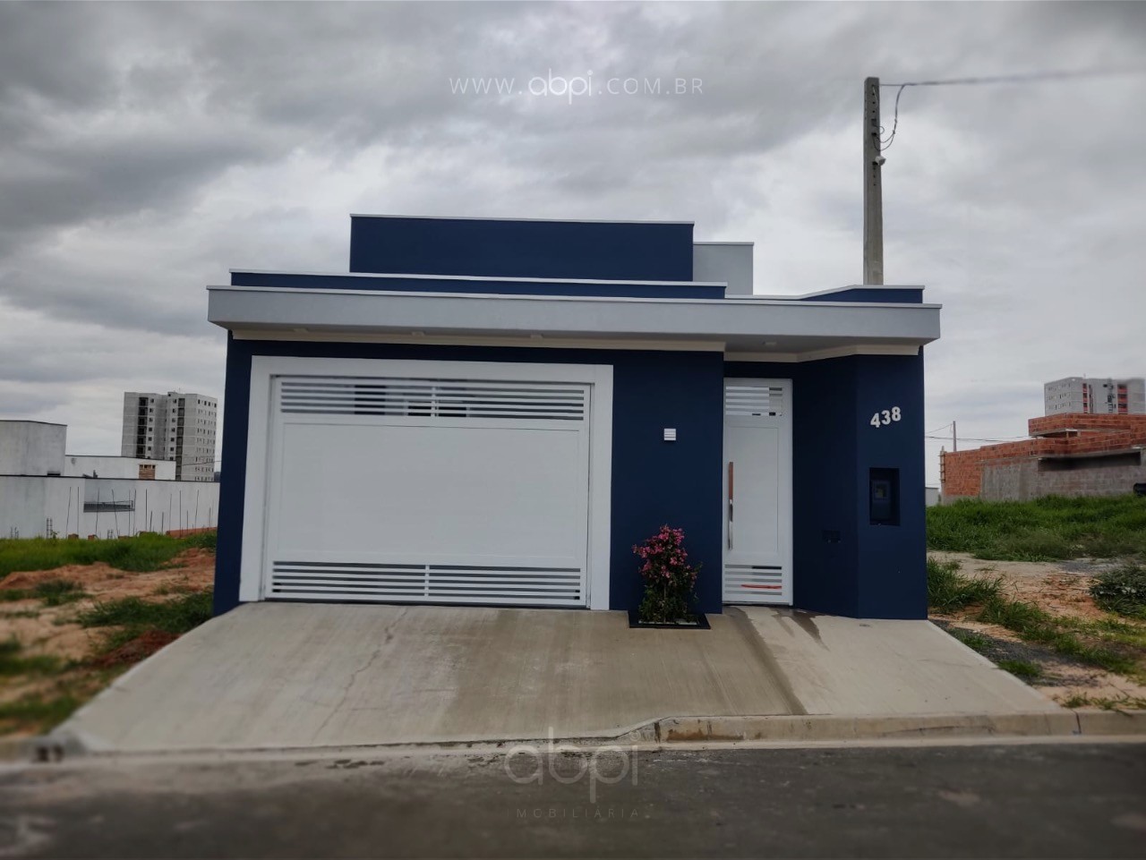 Casa à Venda no Jardim Bom Sucesso, Indaiatuba-SP! 3 quartos, 1 suíte, 2 salas, 2 banheiros, 2 vagas de garagem, 105,00m². Grande oportunidade! ABPI