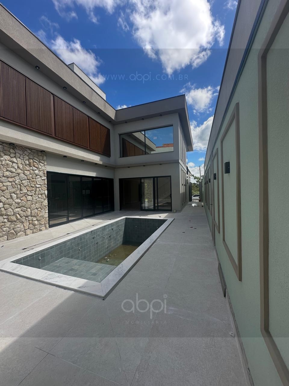 Imóvel de luxo à venda em Indaiatuba-SP: Casa de 4 quartos no Condomínio Terra Magna, com piscina e sistema fotovoltaico por R$3.000.000! ABPI