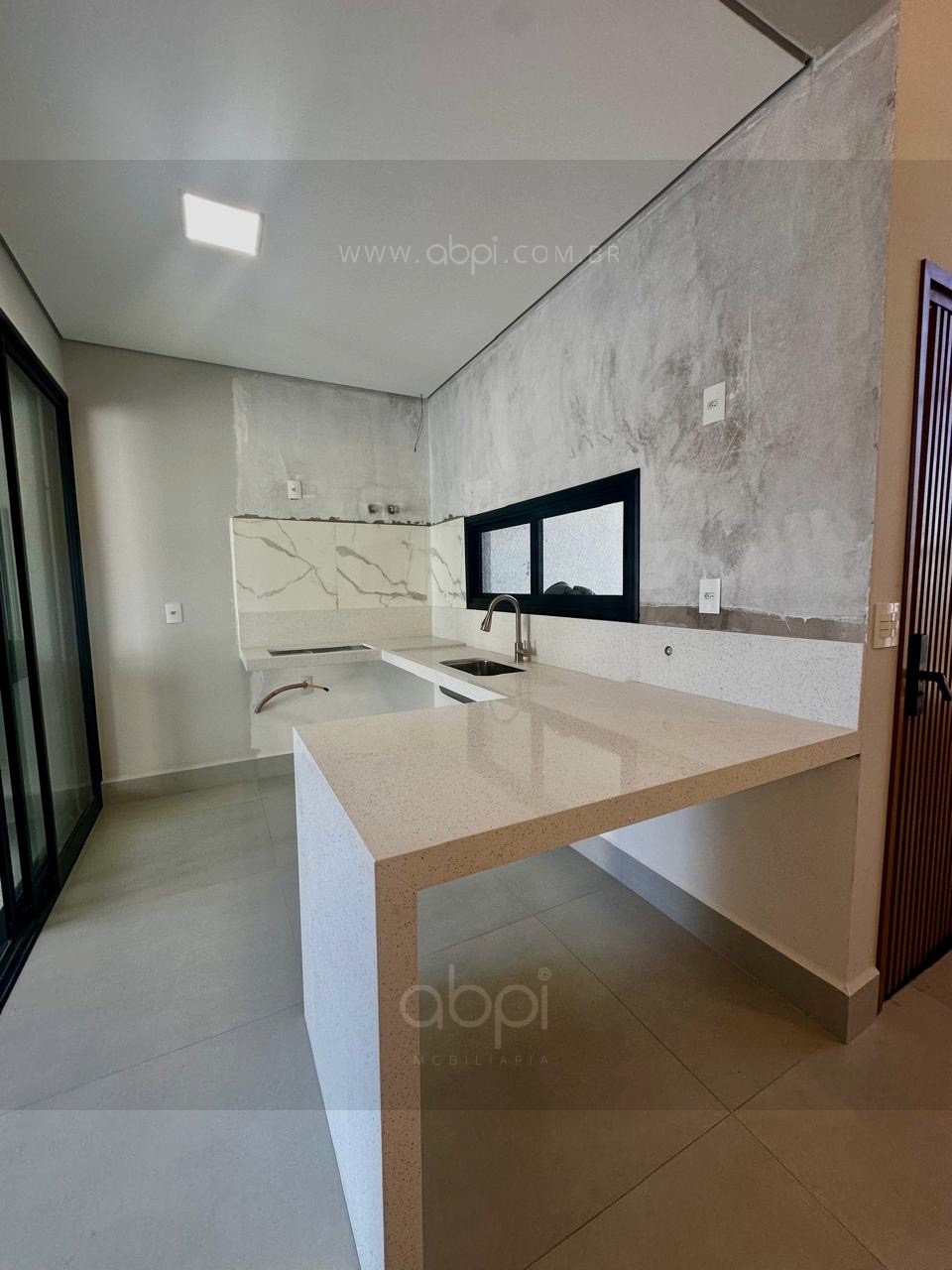 Oferta Imperdível! Casa moderna no Condomínio Park Vista Real em Indaiatuba-SP: 3 suítes, 120m² de área, por $1.300.000, excelente oportunidade, ABPI