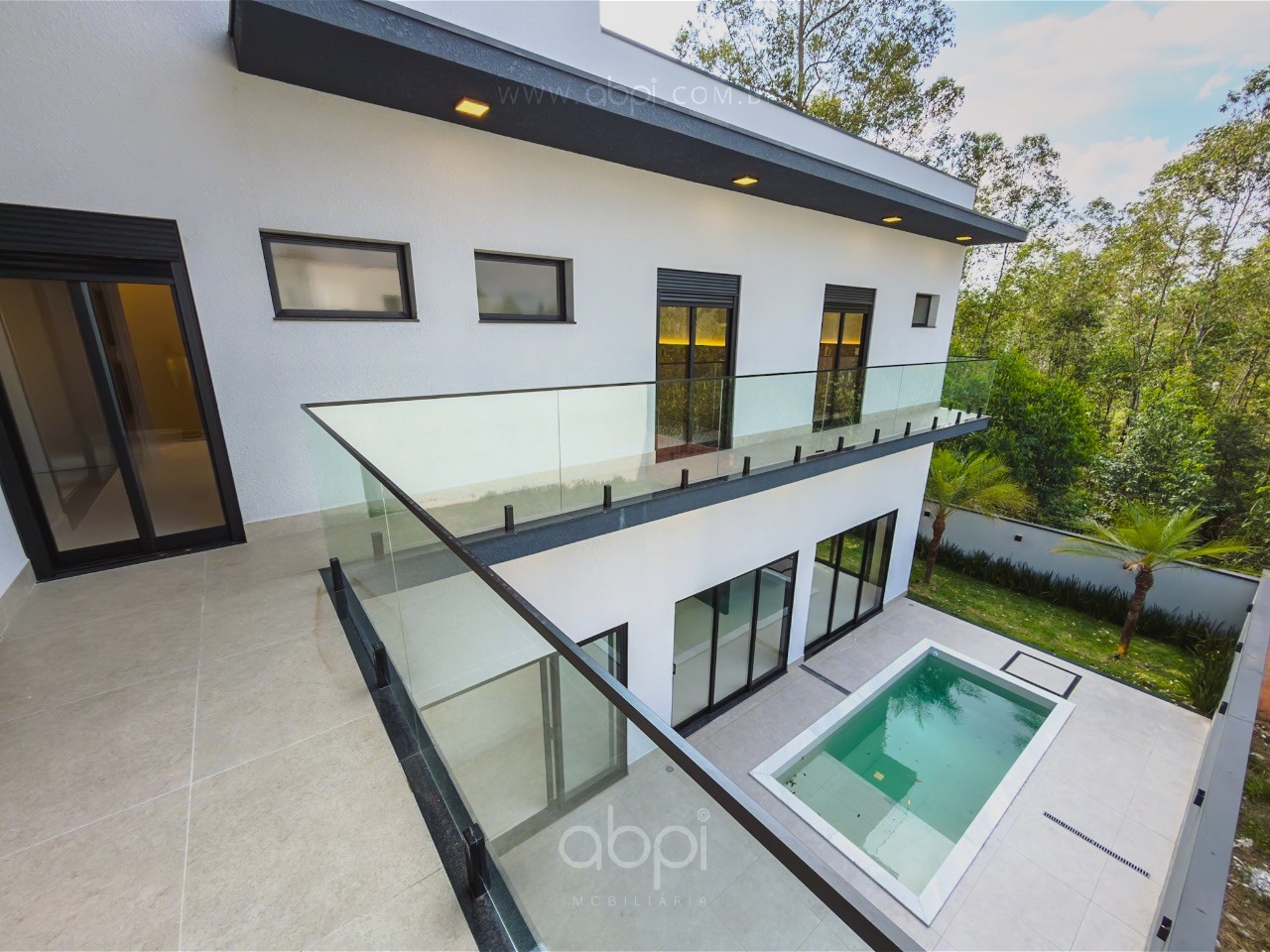 Casa de luxo em condomínio à venda em Indaiatuba-SP, 3 quartos, 3 suítes, 2 salas, 5 banheiros, 4 vagas, 285m².