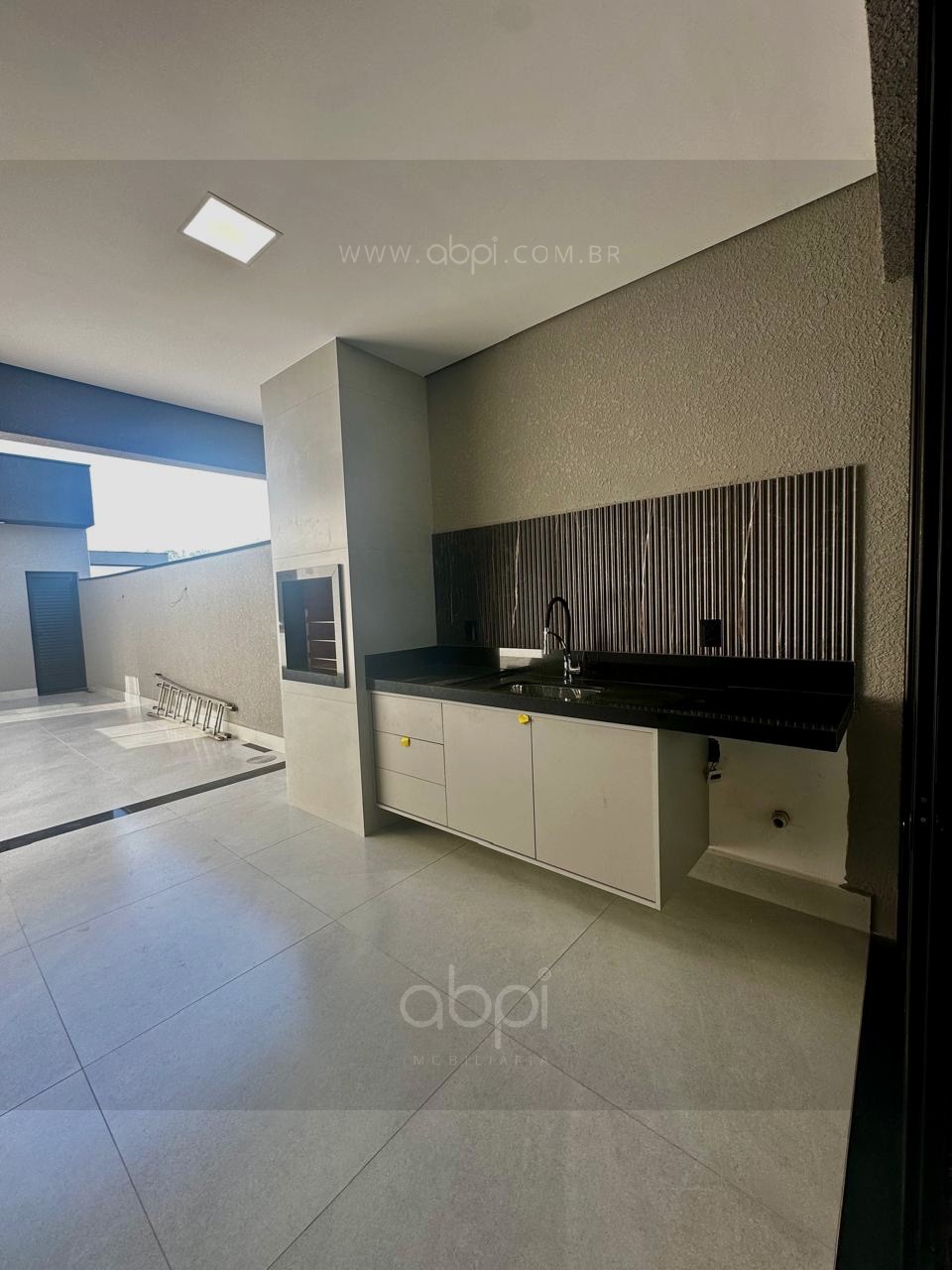 Oferta Imperdível! Casa moderna no Condomínio Park Vista Real em Indaiatuba-SP: 3 suítes, 120m² de área, por $1.300.000, excelente oportunidade, ABPI