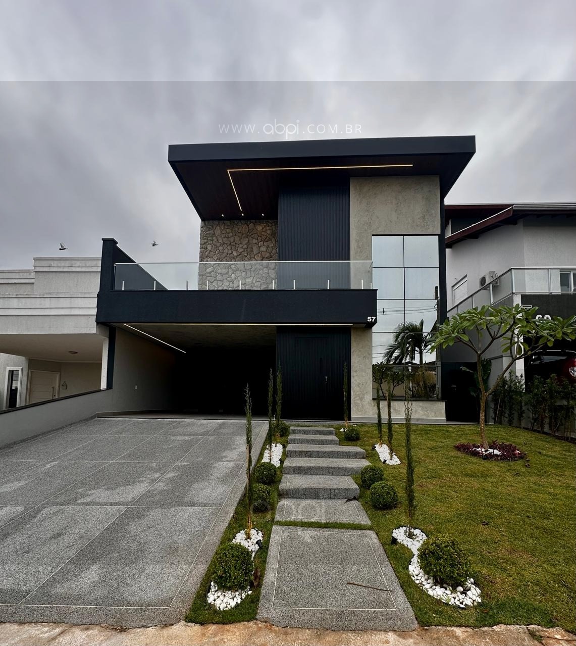 Venda de Casa em Condomínio consolidado em Indaiatuba-SP: 4 quartos, 4 suítes, 2 salas, 6 banheiros, 4 vagas, 302m² no Jardim Reserva Bom Viver.