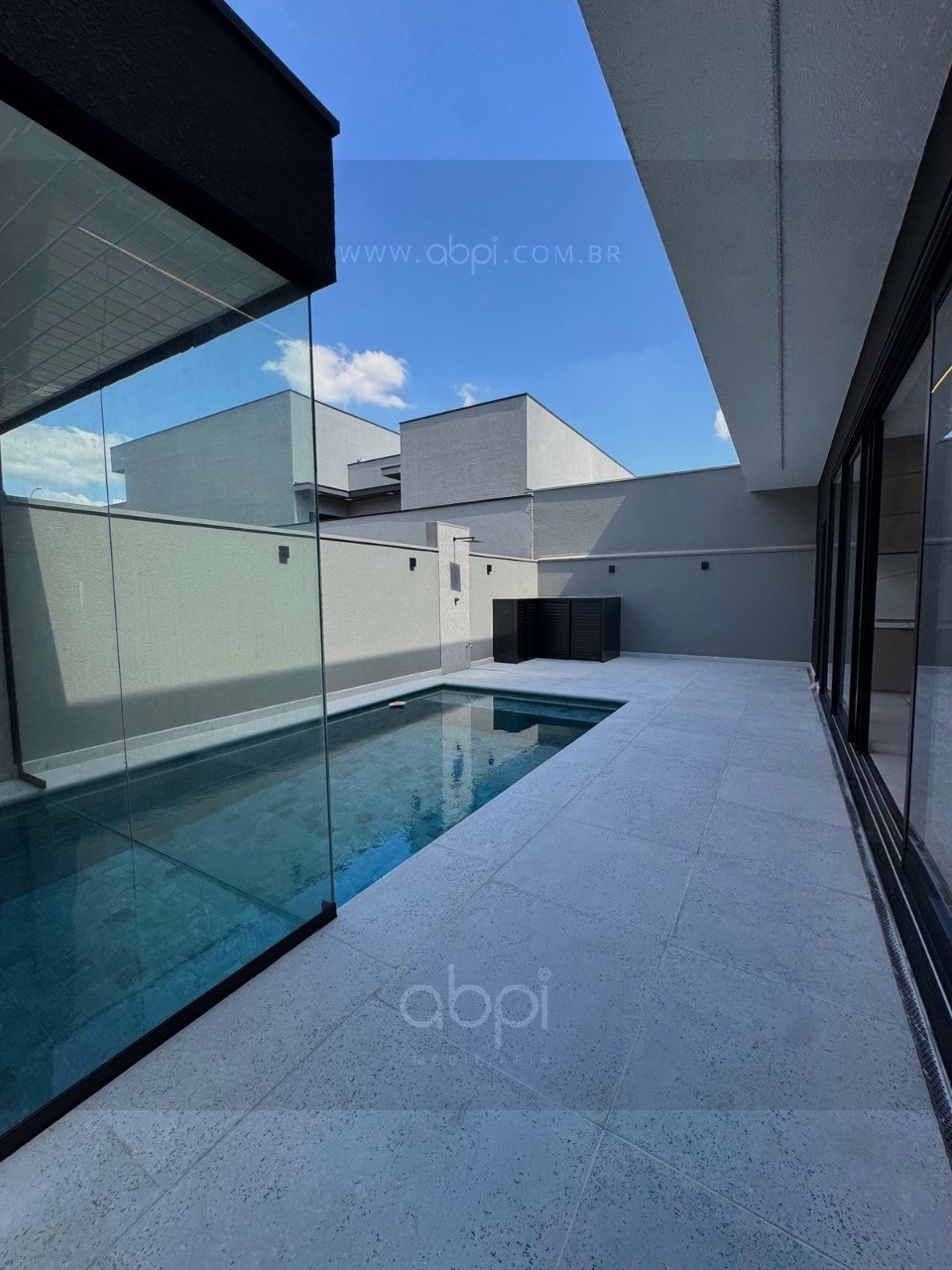 Imóvel de luxo no Jardim Maria Cândida: Casa com 4 suítes, piscina, sauna e energia solar por R$ 2.850.000,00! Condomínio com lazer completo! ABPI