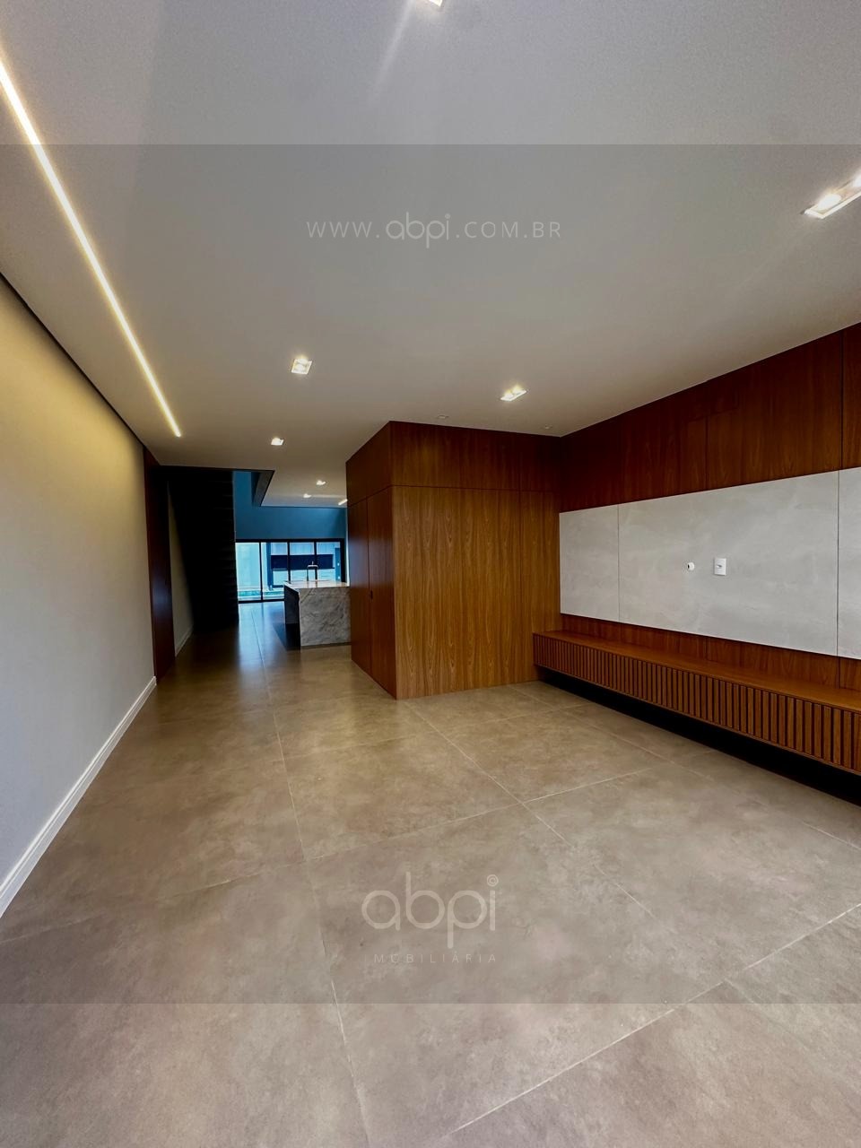Venda de Casa em Condomínio consolidado em Indaiatuba-SP: 4 quartos, 4 suítes, 2 salas, 6 banheiros, 4 vagas, 302m² no Jardim Reserva Bom Viver.