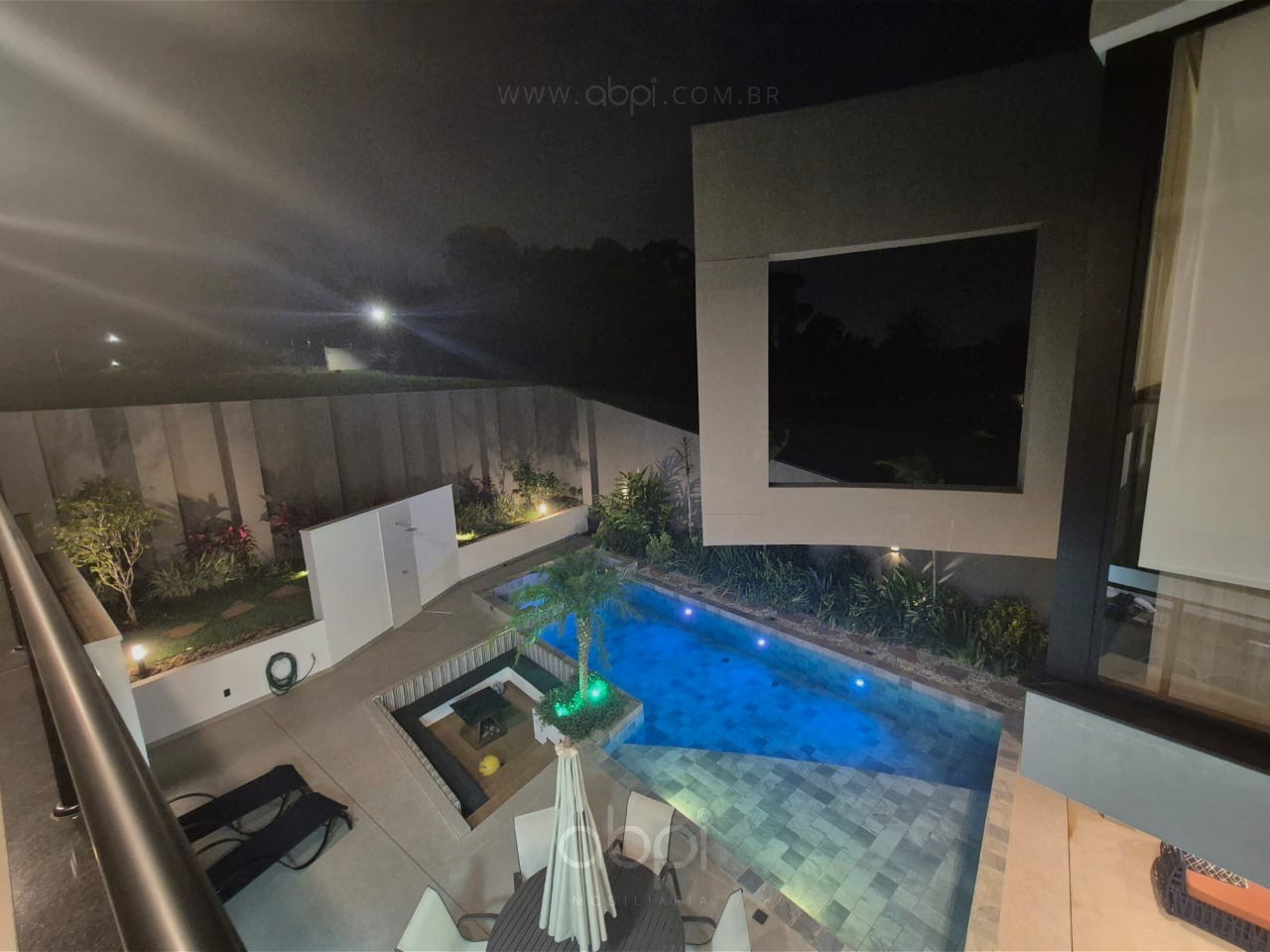 Casa de luxo em condomínio no Parque Villa dos Pinheiros em Indaiatuba-SP: 4 suítes, piscina, área gourmet. Não deixe passar essa oportunidade! ABPI